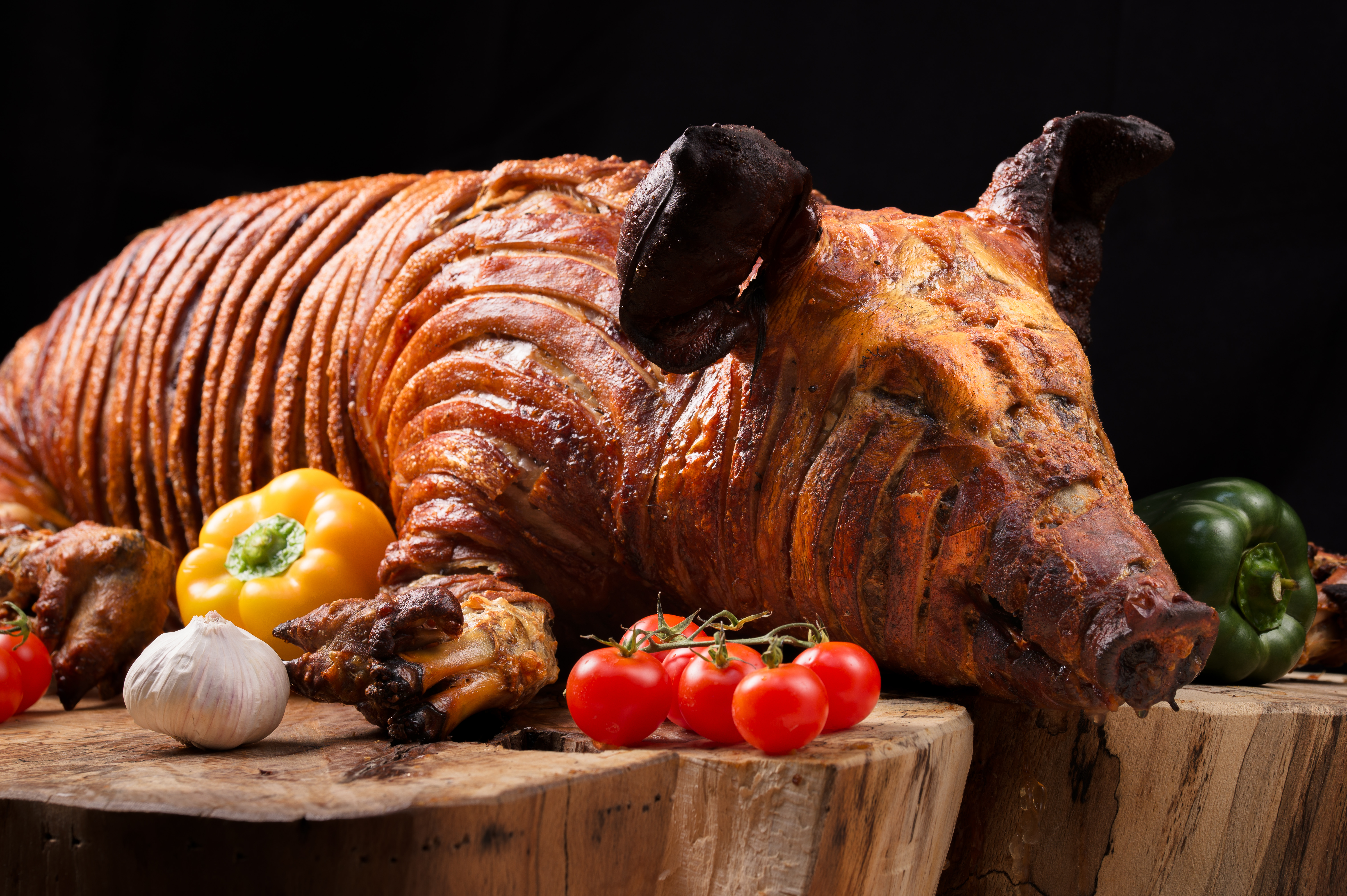 Produktfoto: fertig gebratenes Spanferkel
